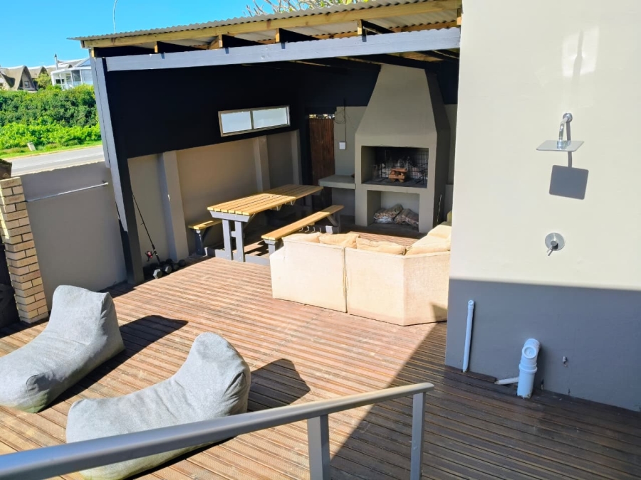 5 Bedroom Property for Sale in Wavecrest Eastern Cape